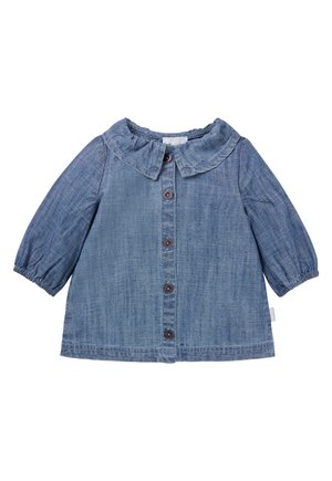 Denim jurk in lichtblauw, met een ronde kraag, lange pofmouwen en bruine knopen aan de voorkant. Zacht, gestructureerd materiaal.