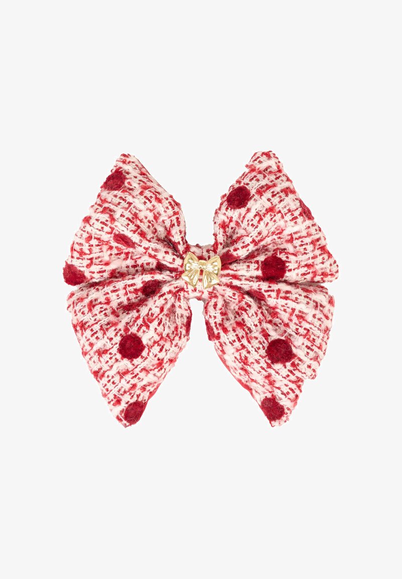 Un nœud en tissu texturé rouge et blanc avec des pois et un accent en forme de papillon doré au centre. Le nœud a une apparence duveteuse et douce.