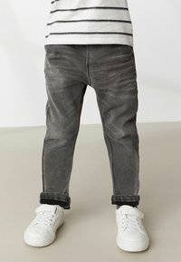 Next SUPER  PULL ON WITH STRETCH - Džíny Straight Fit - grey