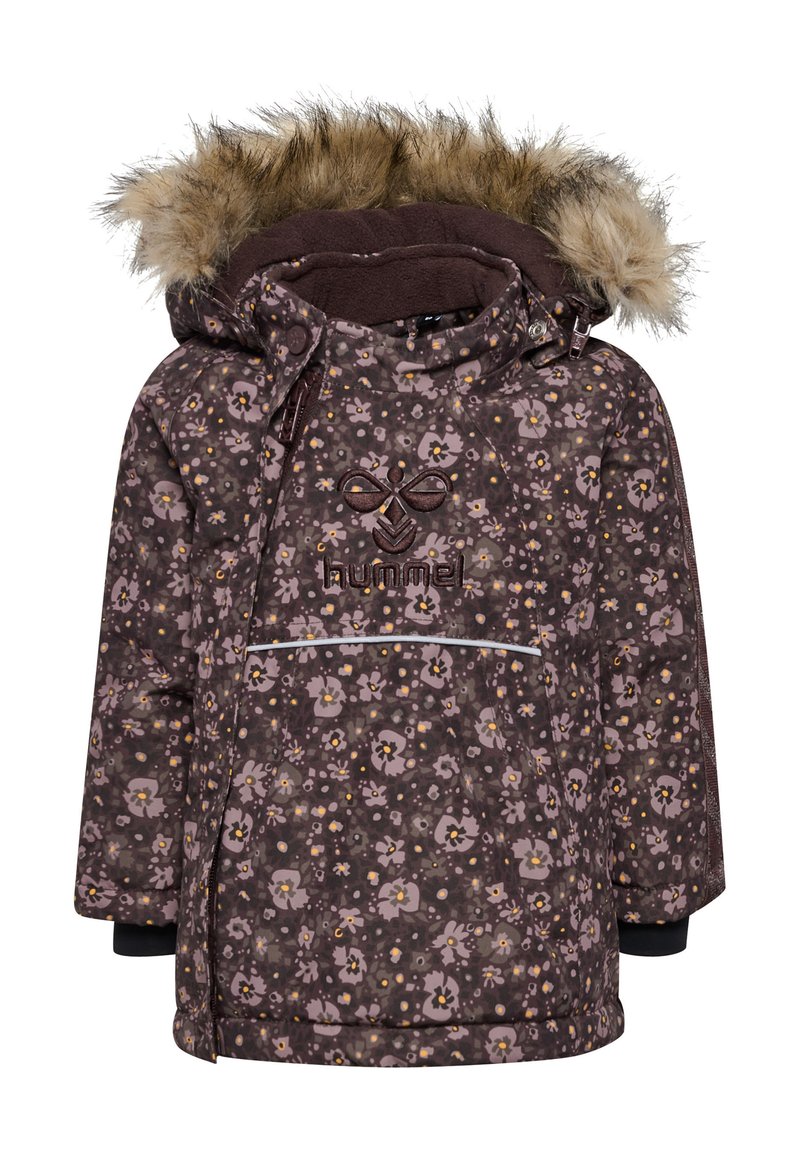 Brun parka med blomstermønster og hætte med falsk pelskant, lynlås lukkning, sidelommer og ribbede manchetter; detaljeret med et logo på brystet.