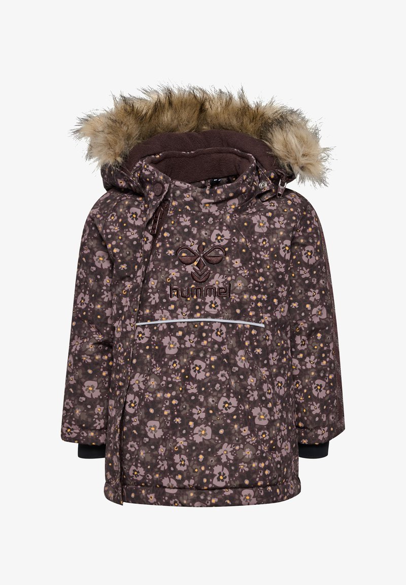 Brun parka med blomstermønster og hætte med falsk pelskant, lynlås lukkning, sidelommer og ribbede manchetter; detaljeret med et logo på brystet.