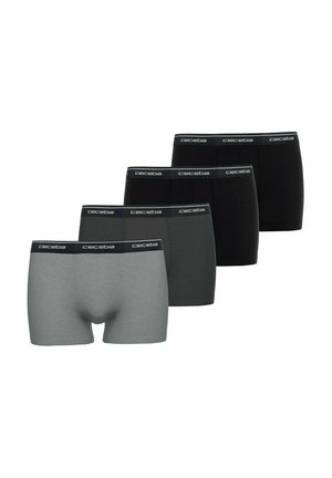 Vier paar herenboxershorts in grijs en zwart met zwarte taillebanden met het label "ceceba," gerangschikt in een verspringende rij.