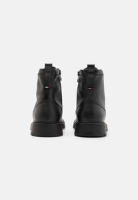 Tommy Hilfiger COMFORT BOOT - Snørestøvletter - black