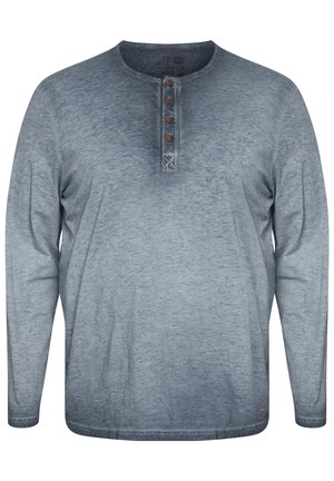 Langarmshirt in einem Verlauf von hell- zu dunkelgrau. Verfügt über einen Henley-Ausschnitt mit vier braunen Knöpfen und einem weichen, strukturierten Stoff.