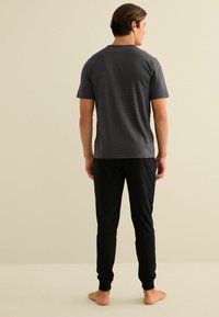 Next Pizsamák - grey black fine stripe
