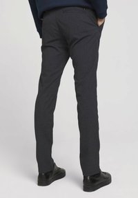 TOM TAILOR DENIM MELANGE WITH BELT - Chino - navy grindle structure