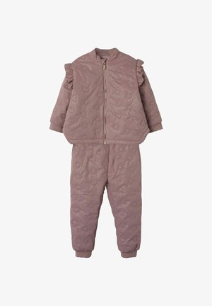 Ensemble deux pièces mauve pour enfants avec une veste zippée et un pantalon, comprenant des motifs en cœur en relief et des détails volantés sur les épaules.