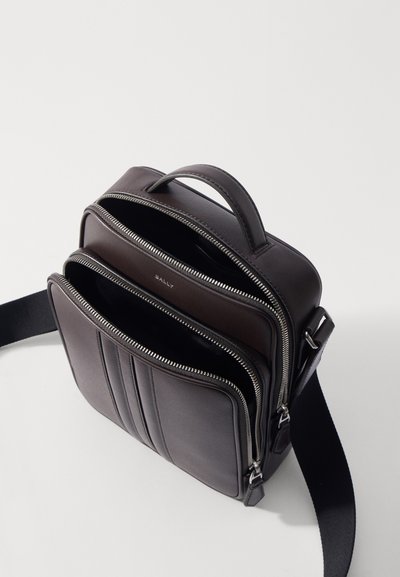 Bally MYTHOS CROSS - Soma ar siksnu pāri ķermenim - ebano