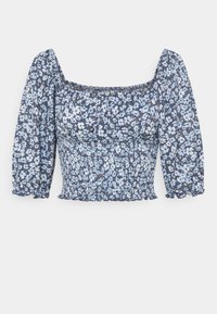 Top floral con escote cuadrado, mangas abullonadas, patrón de flores azules y blancas sobre un fondo oscuro, fruncido texturizado en la cintura.