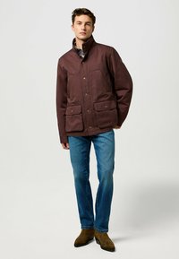 Wrangler INSULATED FIELD FOR REGULAR FIT . - Chaqueta fina - bracken