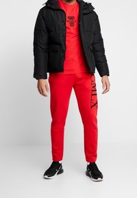 River Island Träningsbyxor - red