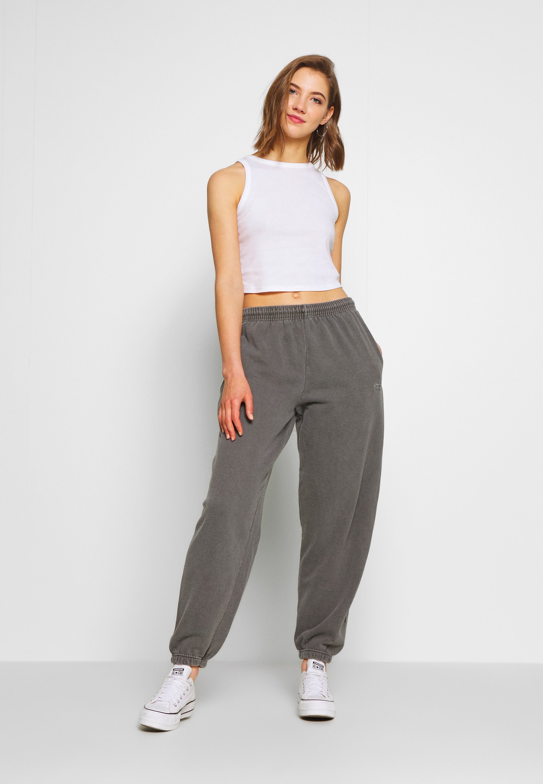 BDG Urban Outfitters Joggebukse charcoalgrå Zalando.no BDG Urban Outfitters PANT - Joggebukse - grey