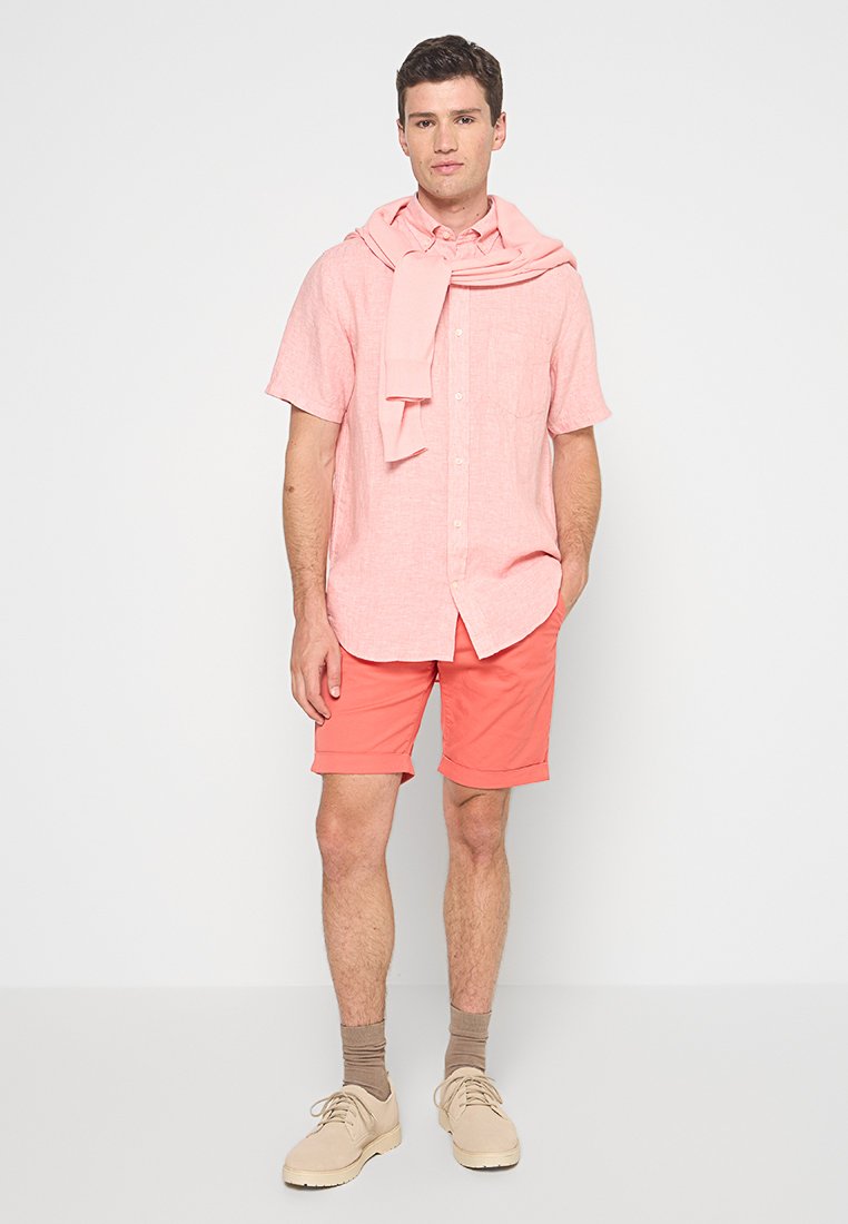 REGULAR FIT