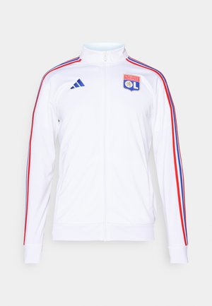 Hvid atletisk jakke med lynlås, der har røde og blå striber på ærmerne og et Olympique Lyonnais-logo på brystet. Fremstillet af syntetisk materiale.