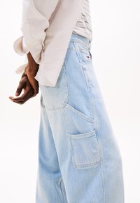 Tommy Jeans JAIMIE LOOSE - Carpenter Jeans - denim medium