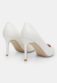 Bata Classic heels - white