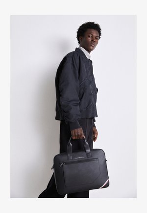 CENTRAL SLIM COMPUTER BAG UNISEX - Sülearvutikott - black