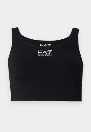 Musta lyhyt toppi, joka on valmistettu sileästä kankaasta ja jossa on leveä pääntie. Edessä valkoinen EA7 Emporio Armani -logo. Yksinkertainen ja minimalistinen muotoilu.