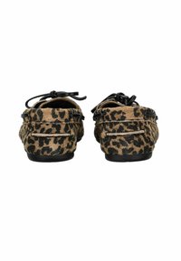 Leder-Loafers mit Leopardenmuster und schwarzen Akzenten sowie Schnürsenkeln; gestaltet mit einer abgerundeten Form und flachen schwarzen Sohlen für Stabilität.