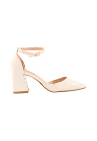 Décolleté beige con punta affusolata, cinturino alla caviglia e tacco a blocco spesso. Materiale sintetico liscio, con dettagli minimi.