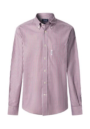 Rot-weiß kariertes Langarmhemd mit Button-Down-Kragen, vorne mit Knöpfen und einer linken Brusttasche mit Logosticker.