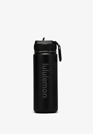 Juodas nerūdijančio plieno vandens butelis su tekstūruotu matiniu paviršiumi, saugiu dangteliu ir rankena. Ant butelio yra sidabrinė 'lululemon' logo.