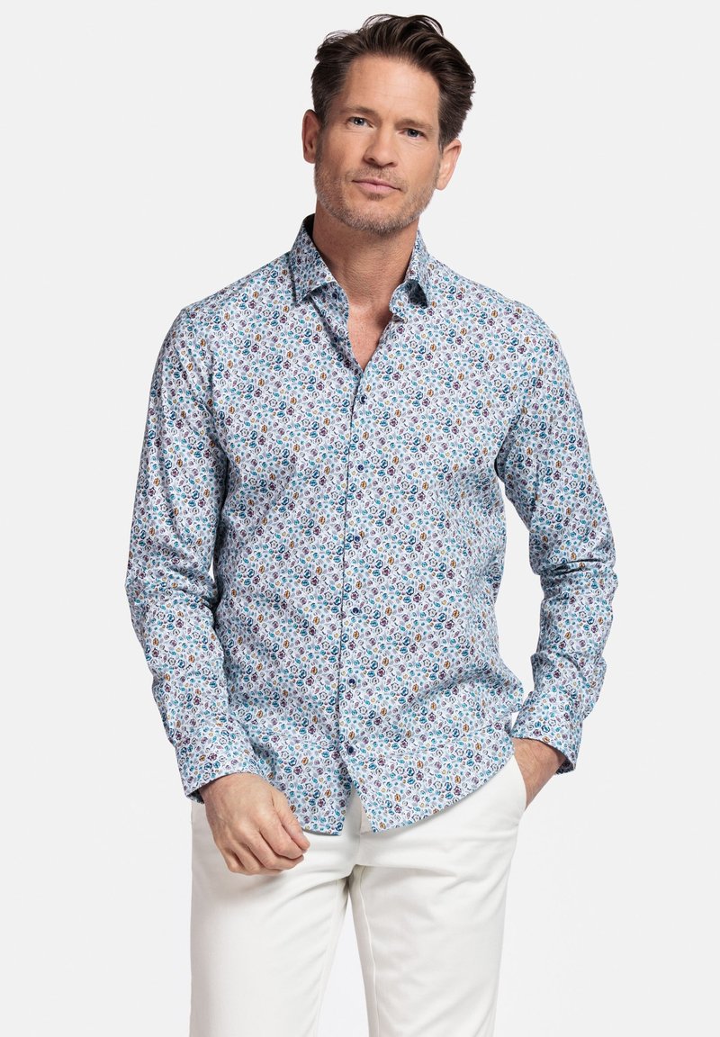 Langarmshirt met een lichtblauwe basis en een veelkleurig bloemenpatroon. Gemaakt van een stof met een soepele textuur en een klassieke kraag.