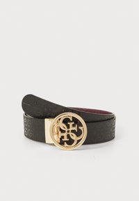 Curea din piele neagră, cu logo-ul brandului integrat �într-o cataramă rotundă de culoare aurie, având o suprafață texturată și o culoare interioară contrastantă.
