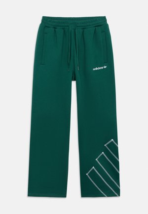 Tamsiai žali Adidas sportiniai tamprės su raišteliu liemens srityje, šoninėmis kišenėmis, baltu logotipu ant kairiojo šlaunies ir įstrižiniu dryžu prie dešinės čiurnos.