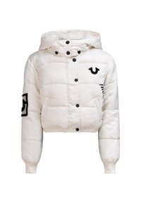 Skórzana kurtka puchowa w kolorze białym z kapturem, z czarnymi guzikami, logo na klatce piersiowej oraz haftowanymi detalami na rękawach. Gładka, pikowana tekstura.