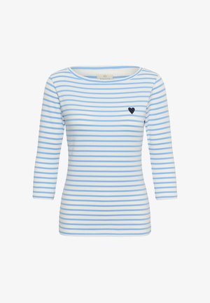 Biela a svetlomodrá horizontálne pruhovaná košeľa s dlhým rukávom a malým tmavomodrým srdiečkom vyšitým na ľavej strane hrudníka.