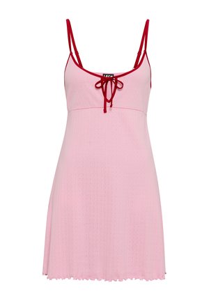 Ärmelloses hellrosa Kleid mit dünnen roten Trägern, rotem Besatz und vorderer Schleifendetail, mit einem dezenten strukturierten Muster und ausgestelltem Saum.