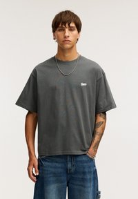 PULL&BEAR WITH LOGO - T-shirts print - grey