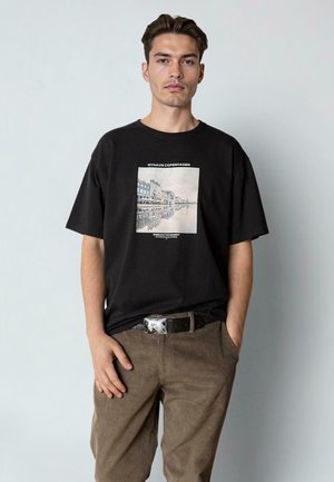 RAINY COPENHAGEN - T-shirt con stampa - black
