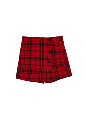 Shorts à carreaux rouges avec une fermeture par bouton, comportant des lignes noires dans un motif à carreaux. Fabriqués en tissu doux, avec une forme structurée.