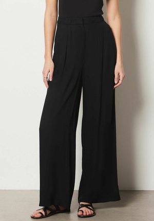 Buy KOTON Pleated Pocket Detail Linen Mix Shorts For Women In UAE