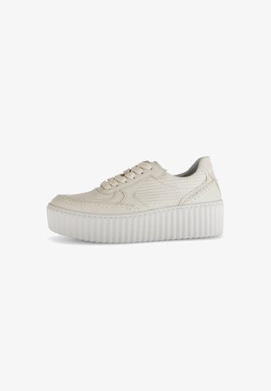 Witte leren platform sneakers met textuur, ronde neus en bijpassende ronde veters. Heeft een geribbelde zool en stikselaccenten.