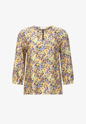 Blouse multicolore en tissu doux avec un col rond, des manches trois-quarts et un subtil détail en ouverture à l'avant.