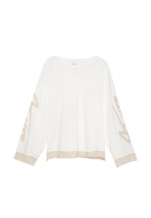 Camicia bianca a maniche lunghe con collo rotondo, caratterizzata da accenti beige sui polsini e sull'orlo inferiore, e testo grafico beige su una manica.