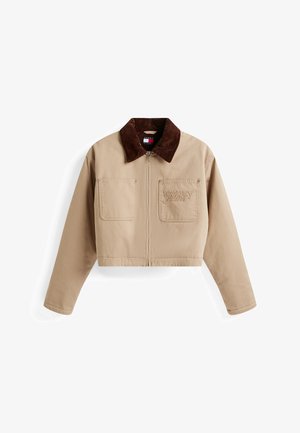Cropped beige jack met een bruine corduroy kraag, voorzien van twee voorkruiszakken en een rits-sluiting. Inclusief geborduurd merklogo op de linkse zak.