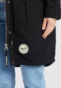 khujo Parkas - black