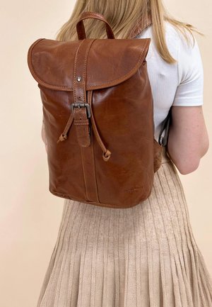 Gusti Leder, BENNETT - Rucksack - honey brown