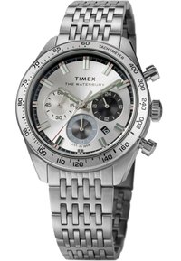 Montre en acier inoxydable argenté avec un cadran rond texturé, trois sous-cadrans, affichage de la date, tachymètre et bracelet en maillons tissés.