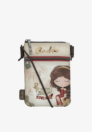 Petit sac bandoulière avec partie supérieure beige, poche zippée, dessin animé d'une fille en robe rouge, épingle chat, et design avec le texte « Connais-toi toi-même ».