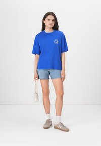 Noisy May NMMILLIE LEMON - Print T-shirt - surf the web