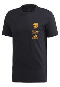 Černé bavlněné tričko s vyšitým oranžovým designem lva, textem "HOLLAND" a logem Adidas na hrudi. Krátké rukávy, klasický střih.