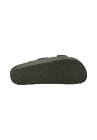 Suola di scarpa in gomma verde con un motivo di grip testurizzato e doppie cinghie con fibbie sul lato, progettata per trazione e stabilità.