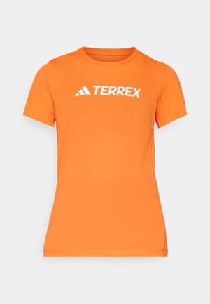 Orange kortærmet t-shirt lavet af letvægtsstof. Har et hvidt "TERREX" logo på fronten og en klassisk rund halsudskæring.