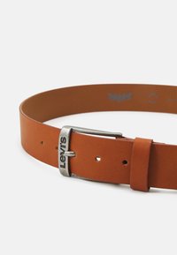 Levi's® NEW DUNCAN - Cintura - cognac