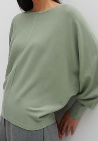 someday. Stickad tröja - green